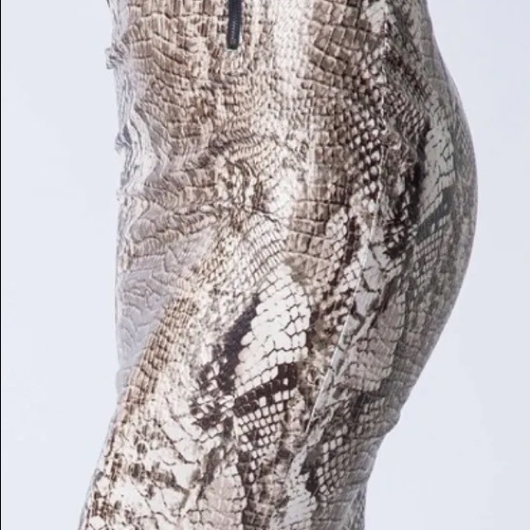 AALIYAH SNAKE PRINT SKIRT - Picture 2 of 2